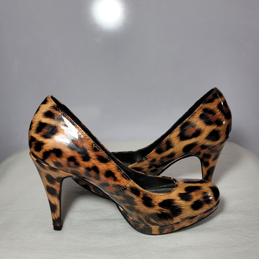 Worthington Women's Size 6M Leopard Print Heels.